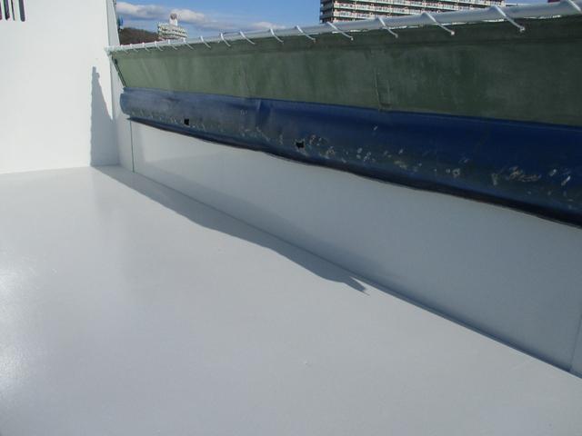 キャンター ３トン　強化ダンプ　全低床　５速ＭＴ　コボレーン　あゆみ掛け　荷寸３０４－１５９－３７　４ナンバー　１５０馬力　極東製　左電格ミラー　枕木　ＡＢＳ　車線逸脱警報装置　２トン車　オーバーヘッドコンソール　地上高８６ｃｍ　コボレーンシート　盗難防止システム　小型（19枚目）