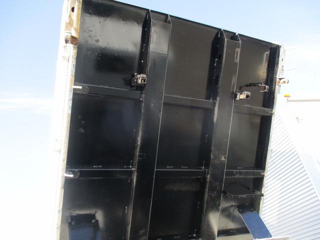 キャンター ３トン　強化ダンプ　全低床　５速ＭＴ　コボレーン　あゆみ掛け　荷寸３０４－１５９－３７　４ナンバー　１５０馬力　極東製　左電格ミラー　枕木　ＡＢＳ　車線逸脱警報装置　２トン車　オーバーヘッドコンソール　地上高８６ｃｍ　コボレーンシート　盗難防止システム　小型（20枚目）