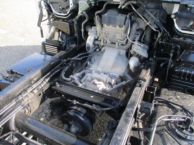 キャンター ３トン　強化ダンプ　全低床　５速ＭＴ　コボレーン　あゆみ掛け　荷寸３０４－１５９－３７　４ナンバー　１５０馬力　極東製　左電格ミラー　枕木　ＡＢＳ　車線逸脱警報装置　２トン車　オーバーヘッドコンソール　地上高８６ｃｍ　コボレーンシート　盗難防止システム　小型（23枚目）