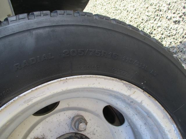 キャンター ３トン　強化ダンプ　全低床　５速ＭＴ　コボレーン　あゆみ掛け　荷寸３０４－１５９－３７　４ナンバー　１５０馬力　極東製　左電格ミラー　枕木　ＡＢＳ　車線逸脱警報装置　２トン車　オーバーヘッドコンソール　地上高８６ｃｍ　コボレーンシート　盗難防止システム　小型（29枚目）