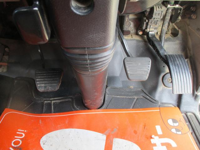 キャンター ３トン　強化ダンプ　全低床　５速ＭＴ　コボレーン　あゆみ掛け　荷寸３０４－１５９－３７　４ナンバー　１５０馬力　極東製　左電格ミラー　枕木　ＡＢＳ　車線逸脱警報装置　２トン車　オーバーヘッドコンソール　地上高８６ｃｍ　コボレーンシート　盗難防止システム　小型（34枚目）