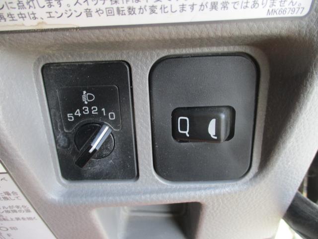 キャンター ３トン　強化ダンプ　全低床　５速ＭＴ　コボレーン　あゆみ掛け　荷寸３０４－１５９－３７　４ナンバー　１５０馬力　極東製　左電格ミラー　枕木　ＡＢＳ　車線逸脱警報装置　２トン車　オーバーヘッドコンソール　地上高８６ｃｍ　コボレーンシート　盗難防止システム　小型（35枚目）