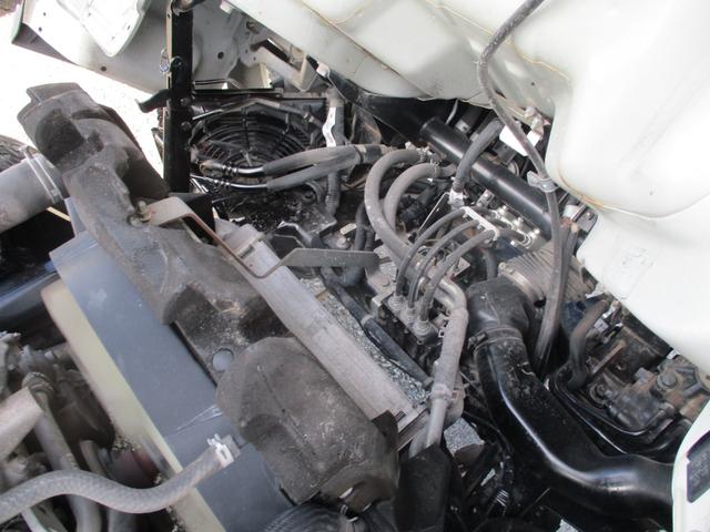 キャンター ３トン　強化ダンプ　全低床　５速ＭＴ　コボレーン　あゆみ掛け　荷寸３０４－１５９－３７　４ナンバー　１５０馬力　極東製　左電格ミラー　枕木　ＡＢＳ　車線逸脱警報装置　２トン車　オーバーヘッドコンソール　地上高８６ｃｍ　コボレーンシート　盗難防止システム　小型（47枚目）