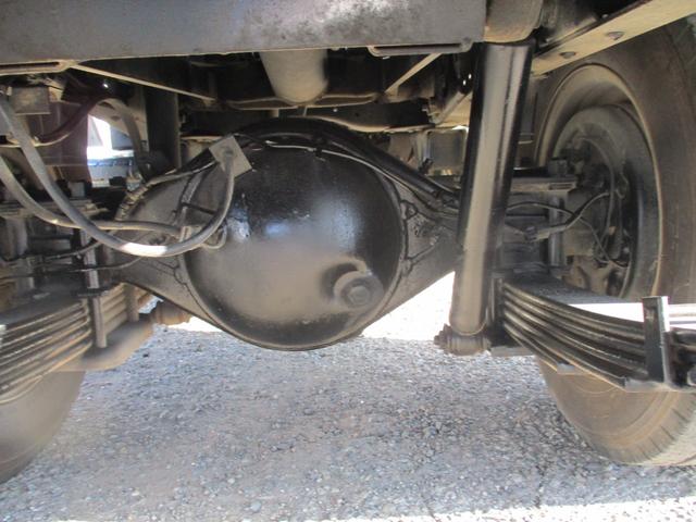 エルフトラック ２トン　強化ダンプ　極東製　全低床　５速ＭＴ　コボレーン　レベライザ　坂道発進補助装置　ロープフック　　床板鉄板　荷台塗装　スペアタイヤ　取扱説明書　２トンダンプ　２トン車　２トンベース　ダンプ　極東ダンプ　ミッション　マニュアル　ＭＴ　極東開発工業（21枚目）