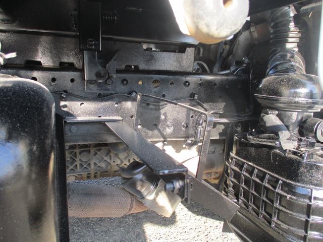 エルフトラック ２トン　強化ダンプ　極東製　全低床　５速ＭＴ　コボレーン　レベライザ　坂道発進補助装置　ロープフック　　床板鉄板　荷台塗装　スペアタイヤ　取扱説明書　２トンダンプ　２トン車　２トンベース　ダンプ　極東ダンプ　ミッション　マニュアル　ＭＴ　極東開発工業（22枚目）