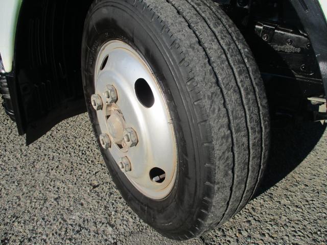 エルフトラック ２トン　強化ダンプ　極東製　全低床　５速ＭＴ　コボレーン　レベライザ　坂道発進補助装置　ロープフック　　床板鉄板　荷台塗装　スペアタイヤ　取扱説明書　２トンダンプ　２トン車　２トンベース　ダンプ　極東ダンプ　ミッション　マニュアル　ＭＴ　極東開発工業（24枚目）