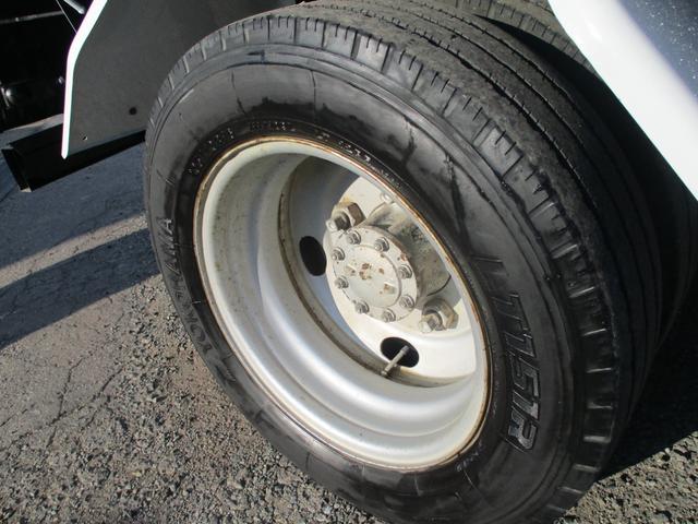 エルフトラック ２トン　強化ダンプ　極東製　全低床　５速ＭＴ　コボレーン　レベライザ　坂道発進補助装置　ロープフック　　床板鉄板　荷台塗装　スペアタイヤ　取扱説明書　２トンダンプ　２トン車　２トンベース　ダンプ　極東ダンプ　ミッション　マニュアル　ＭＴ　極東開発工業（25枚目）