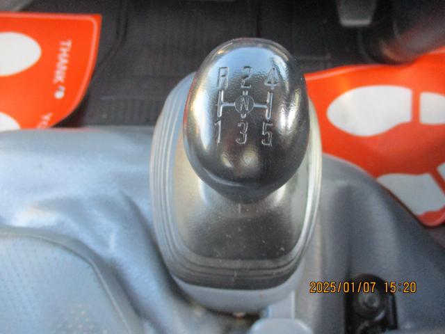 エルフトラック ２トン　強化ダンプ　極東製　全低床　５速ＭＴ　コボレーン　レベライザ　坂道発進補助装置　ロープフック　　床板鉄板　荷台塗装　スペアタイヤ　取扱説明書　２トンダンプ　２トン車　２トンベース　ダンプ　極東ダンプ　ミッション　マニュアル　ＭＴ　極東開発工業（29枚目）