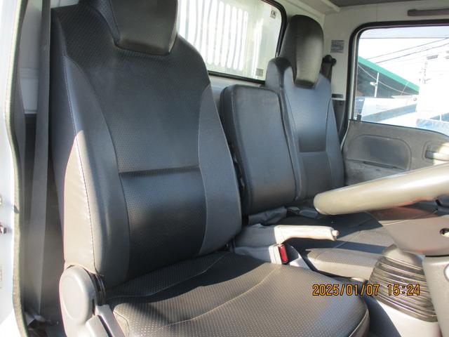 エルフトラック ２トン　強化ダンプ　極東製　全低床　５速ＭＴ　コボレーン　レベライザ　坂道発進補助装置　ロープフック　　床板鉄板　荷台塗装　スペアタイヤ　取扱説明書　２トンダンプ　２トン車　２トンベース　ダンプ　極東ダンプ　ミッション　マニュアル　ＭＴ　極東開発工業（34枚目）