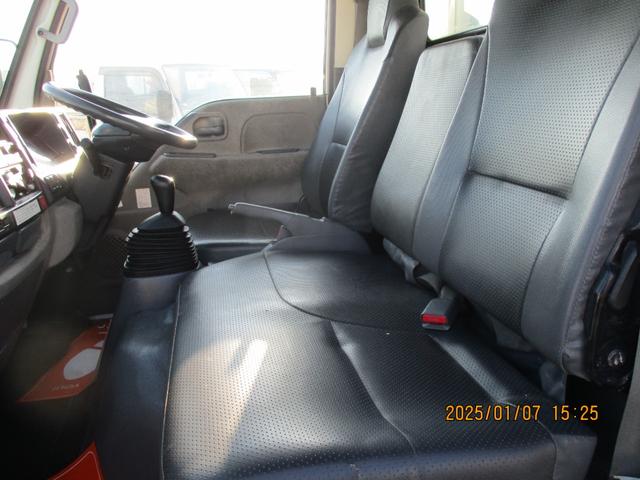 エルフトラック ２トン　強化ダンプ　極東製　全低床　５速ＭＴ　コボレーン　レベライザ　坂道発進補助装置　ロープフック　　床板鉄板　荷台塗装　スペアタイヤ　取扱説明書　２トンダンプ　２トン車　２トンベース　ダンプ　極東ダンプ　ミッション　マニュアル　ＭＴ　極東開発工業（36枚目）