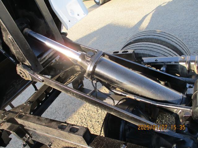 エルフトラック ２トン　強化ダンプ　極東製　全低床　５速ＭＴ　コボレーン　レベライザ　坂道発進補助装置　ロープフック　　床板鉄板　荷台塗装　スペアタイヤ　取扱説明書　２トンダンプ　２トン車　２トンベース　ダンプ　極東ダンプ　ミッション　マニュアル　ＭＴ　極東開発工業（44枚目）