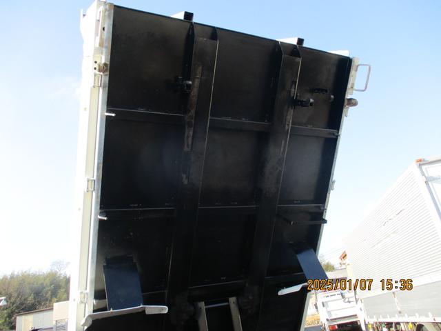 エルフトラック ２トン　強化ダンプ　極東製　全低床　５速ＭＴ　コボレーン　レベライザ　坂道発進補助装置　ロープフック　　床板鉄板　荷台塗装　スペアタイヤ　取扱説明書　２トンダンプ　２トン車　２トンベース　ダンプ　極東ダンプ　ミッション　マニュアル　ＭＴ　極東開発工業（45枚目）