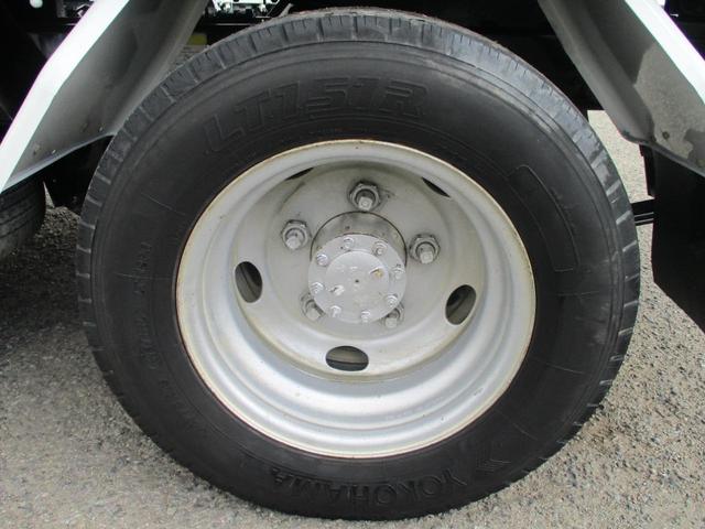 エルフトラック ３トン　強化ダンプ　極東製　全低床　６速ＭＴ　コボレーン　荷寸３０４－１５９－３７　ピン加工１箇所　あゆみ掛け４ヶ所　ＥＴＣ　１５０馬力　４ナンバー　ピン　ＡＢＳ　ＡＳＲ　ＥＣＯＮＯ　コボレーンシート　坂道発進補助装置　ターボ　ＤＤ０２－３１　４ＪＪ１（37枚目）