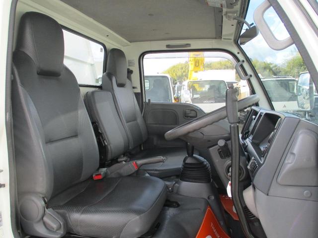 エルフトラック ３トン　強化ダンプ　極東製　全低床　６速ＭＴ　コボレーン　荷寸３０４－１５９－３７　ピン加工１箇所　あゆみ掛け４ヶ所　ＥＴＣ　１５０馬力　４ナンバー　ピン　ＡＢＳ　ＡＳＲ　ＥＣＯＮＯ　コボレーンシート　坂道発進補助装置　ターボ　ＤＤ０２－３１　４ＪＪ１（44枚目）