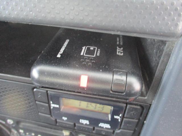 エルフトラック ３トン　強化ダンプ　極東製　全低床　６速ＭＴ　コボレーン　荷寸３０４－１５９－３７　ピン加工１箇所　あゆみ掛け４ヶ所　ＥＴＣ　１５０馬力　４ナンバー　ピン　ＡＢＳ　ＡＳＲ　ＥＣＯＮＯ　コボレーンシート　坂道発進補助装置　ターボ　ＤＤ０２－３１　４ＪＪ１（50枚目）