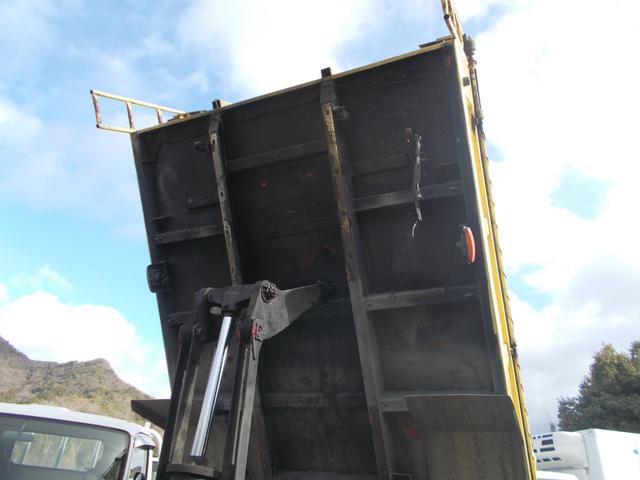 ファイター ７．２トン　増トン　新明和　ダンプ　船底仕様　電動コボレーン　成約時単色外装塗装！　ベッド　１方開　ピン加工１箇所　ＥＴＣ　国産エンジン　舟形ダンプ　エア抜けなし　左電格ミラー　ターボなし　荷寸（船底）３４１－１９０－５６　坂道発進補助装置　ユーザー買取　架装（25枚目）