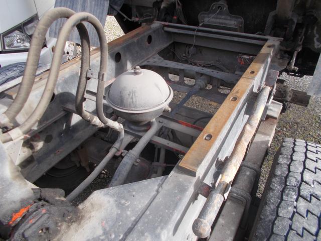 ファイター ７．２トン　増トン　新明和　ダンプ　船底仕様　電動コボレーン　成約時単色外装塗装！　ベッド　１方開　ピン加工１箇所　ＥＴＣ　国産エンジン　舟形ダンプ　エア抜けなし　左電格ミラー　ターボなし　荷寸（船底）３４１－１９０－５６　坂道発進補助装置　ユーザー買取　架装（28枚目）