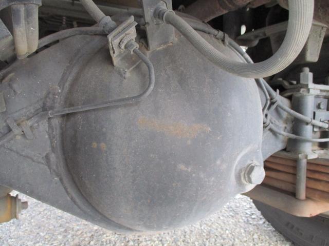 エルフトラック ２トン　背高　アルミバン　全低床　荷寸３１０－１７８－２１１　５速ＭＴ　ＥＴＣ　ドライブレコーダー　ラッシングレール　日本フルハーフ製　リア観音扉　ターボ無し　ノンターボ　坂道発進補助装置　１８０馬力　４ＨＬ１エンジン　２ｔ　２Ｔ　架装可　地上高８６ｃｍ（32枚目）