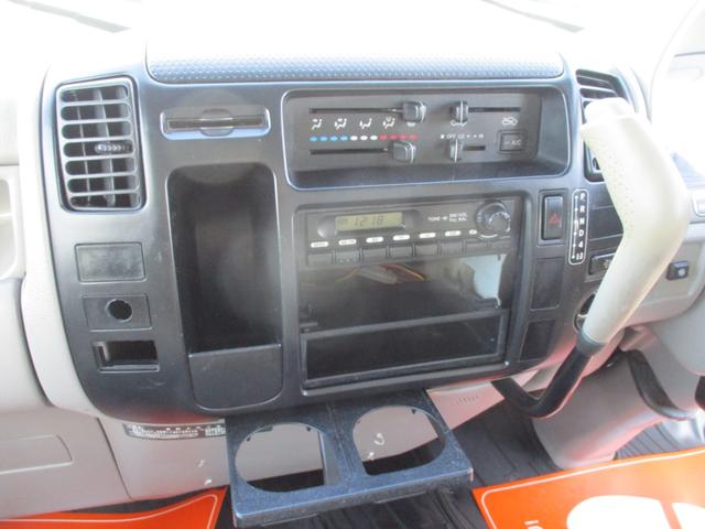 デュトロ ２トン　標準ロング　アルミバン　６ＡＴ　全低床　バックカメラ　荷寸４２２－１７５－２０４　サイドドア　ラッシングレール左右２段ずつ　リア観音扉　左電格ミラー　ターボ　１３６馬力　ＡＢＳ　後輪灯　日野自動車製　両側オーバーヘッドコンソール　２ｔ　２Ｔ　ＡＴ（56枚目）