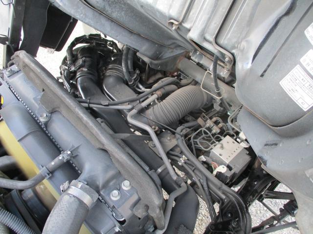 デュトロ ２トン　標準ロング　アルミバン　６ＡＴ　全低床　バックカメラ　荷寸４２２－１７５－２０４　サイドドア　ラッシングレール左右２段ずつ　リア観音扉　左電格ミラー　ターボ　１３６馬力　ＡＢＳ　後輪灯　日野自動車製　両側オーバーヘッドコンソール　２ｔ　２Ｔ　ＡＴ（68枚目）