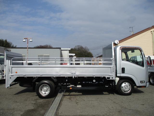 エルフトラック ２トン　標準ロング　垂直パワーゲート　高床　６速ＭＴ　縞鉄板　荷寸４２９－１７８－３７　新明和製　昇降６００ｋｇ　ＰＧ面：縦９１ｃｍ（１０６ｃｍ）－横１７８ｃｍ　欄干　バックカメラ　ＥＴＣ　アオリ開閉補助装置　地上高９８ｃｍ　１ナンバー　架装　２ｔ　２Ｔ（12枚目）