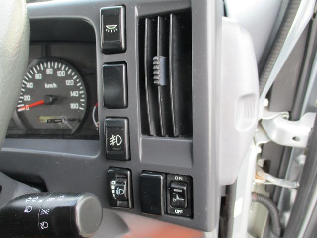 エルフトラック ２トン　標準ロング　垂直パワーゲート　高床　６速ＭＴ　縞鉄板　荷寸４２９－１７８－３７　新明和製　昇降６００ｋｇ　ＰＧ面：縦９１ｃｍ（１０６ｃｍ）－横１７８ｃｍ　欄干　バックカメラ　ＥＴＣ　アオリ開閉補助装置　地上高９８ｃｍ　１ナンバー　架装　２ｔ　２Ｔ（50枚目）