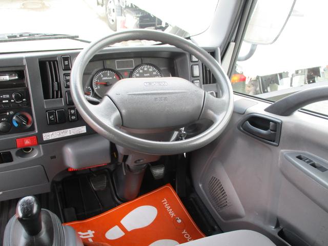 エルフトラック ２トン　標準ロング　垂直パワーゲート　高床　６速ＭＴ　縞鉄板　荷寸４２９－１７８－３７　新明和製　昇降６００ｋｇ　ＰＧ面：縦９１ｃｍ（１０６ｃｍ）－横１７８ｃｍ　欄干　バックカメラ　ＥＴＣ　アオリ開閉補助装置　地上高９８ｃｍ　１ナンバー　架装　２ｔ　２Ｔ（56枚目）