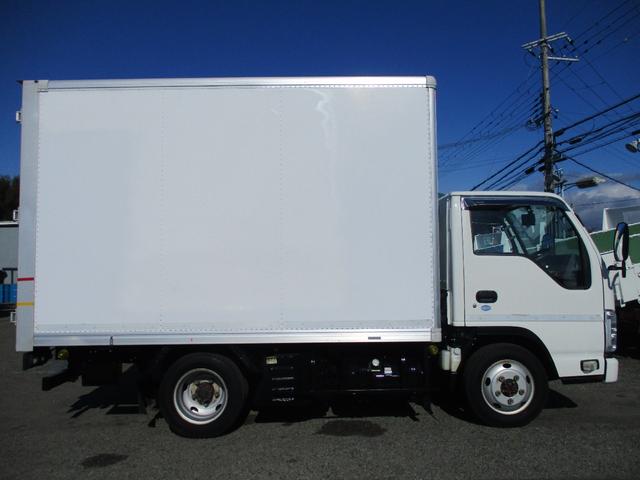 エルフトラック １．４５トン　北村製　パネルバン　４ＷＤ　全低床　５速ＡＴ　荷寸３２０－１７４－２０４　床板ステン　バックカメラ　ラッシングレール２段　庫内フック２ヶ所　左電格ミラー　　Ｂカメラ　ターボ　１１０馬力　４駆　バン　ＡＢＳ　レベライザー　２トン　２Ｔ　２ｔ　架装可（12枚目）