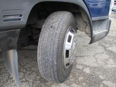 前輪タイヤサイズ：１９５／８０Ｒ１５　後輪タイヤサイズ：１５５／８０Ｒ１２　前輪左右溝：４ｍｍ／５ｍｍ 6