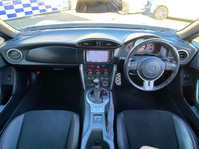 ８６ ＧＴリミテッド　純正ナビ／フルセグ／Ｂカメラ／Ｂｌｕｅｔｏｏｔｈ／シートヒーター／ＨＩＤヘッド／フォグランプ／スマートキー／プッシュスタート／１７インチアルミホイール／（3枚目）