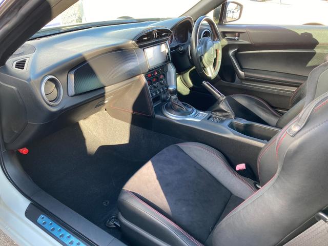 ８６ ＧＴリミテッド　純正ナビ／フルセグ／Ｂカメラ／Ｂｌｕｅｔｏｏｔｈ／シートヒーター／ＨＩＤヘッド／フォグランプ／スマートキー／プッシュスタート／１７インチアルミホイール／（20枚目）