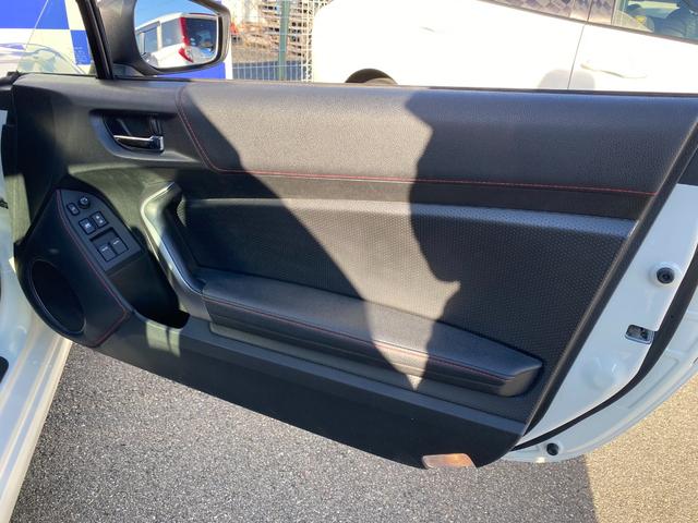 ８６ ＧＴリミテッド　純正ナビ／フルセグ／Ｂカメラ／Ｂｌｕｅｔｏｏｔｈ／シートヒーター／ＨＩＤヘッド／フォグランプ／スマートキー／プッシュスタート／１７インチアルミホイール／（21枚目）