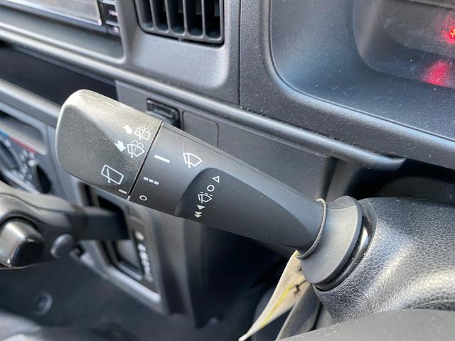 ハイゼットカーゴ スローパーＳＡ３　衝突軽減／ナビ／地デジＴＶ／Ｂカメラ／Ｂｌｕｅｔｏｏｔｈオーディオ／電動ウィンチ／車イス電動固定装置／ＬＥＤヘッドライト／オートマチックハイビーム／オートライト（32枚目）