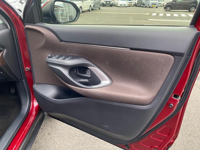 ヤリスクロス ハイブリッドZ 衝突軽減/ナビ/フルセグ/Bカメラ/Bluetooth/シートヒーター/LEDヘッドランプ/レーダークルーズコントロール/ハーフレザーシート/パワーシート/スマートキー/プッシュスタート(22枚目)