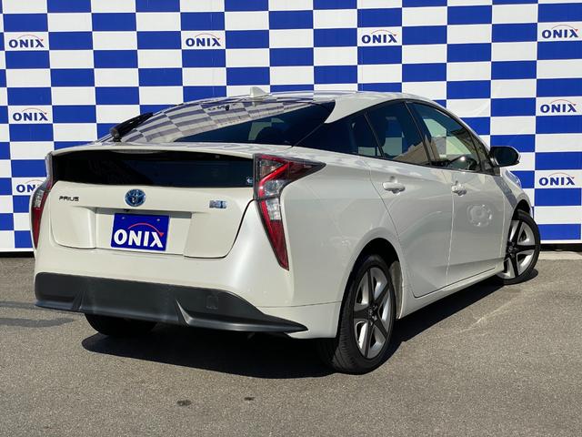 プリウス Ｓツーリングセレクション　衝突軽減／純正ナビ／フルセグ／Ｂカメラ／Ｂｌｕｅｔｏｏｔｈ／レーダークルーズコントロール／シートヒーター／ＬＥＤヘッドライト／フォグランプ／レザーシート／スマートキー／プッシュスタート／（2枚目）