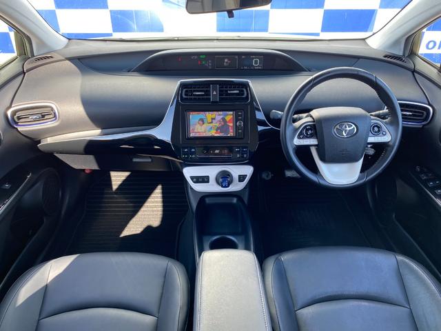 プリウス Ｓツーリングセレクション　衝突軽減／純正ナビ／フルセグ／Ｂカメラ／Ｂｌｕｅｔｏｏｔｈ／レーダークルーズコントロール／シートヒーター／ＬＥＤヘッドライト／フォグランプ／レザーシート／スマートキー／プッシュスタート／（3枚目）