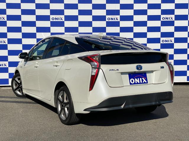 プリウス Ｓツーリングセレクション　衝突軽減／純正ナビ／フルセグ／Ｂカメラ／Ｂｌｕｅｔｏｏｔｈ／レーダークルーズコントロール／シートヒーター／ＬＥＤヘッドライト／フォグランプ／レザーシート／スマートキー／プッシュスタート／（5枚目）