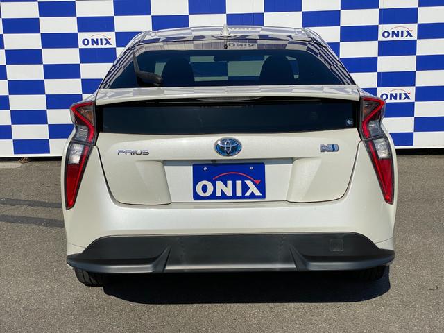 プリウス Ｓツーリングセレクション　衝突軽減／純正ナビ／フルセグ／Ｂカメラ／Ｂｌｕｅｔｏｏｔｈ／レーダークルーズコントロール／シートヒーター／ＬＥＤヘッドライト／フォグランプ／レザーシート／スマートキー／プッシュスタート／（7枚目）