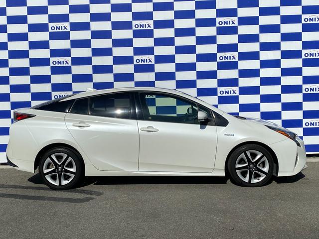 プリウス Ｓツーリングセレクション　衝突軽減／純正ナビ／フルセグ／Ｂカメラ／Ｂｌｕｅｔｏｏｔｈ／レーダークルーズコントロール／シートヒーター／ＬＥＤヘッドライト／フォグランプ／レザーシート／スマートキー／プッシュスタート／（8枚目）