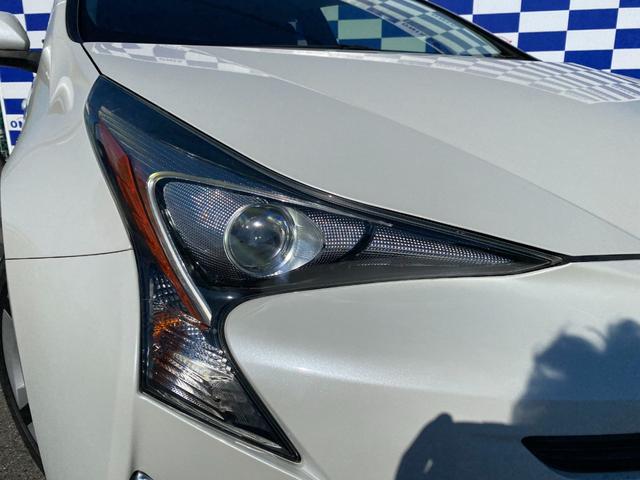 プリウス Ｓツーリングセレクション　衝突軽減／純正ナビ／フルセグ／Ｂカメラ／Ｂｌｕｅｔｏｏｔｈ／レーダークルーズコントロール／シートヒーター／ＬＥＤヘッドライト／フォグランプ／レザーシート／スマートキー／プッシュスタート／（10枚目）