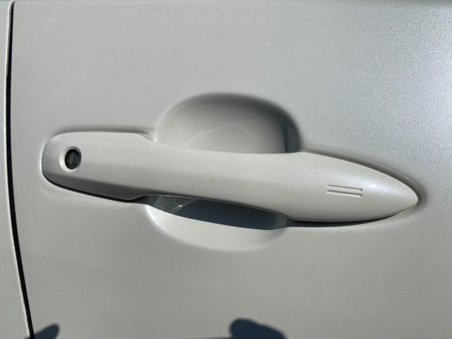 プリウス Ｓツーリングセレクション　衝突軽減／純正ナビ／フルセグ／Ｂカメラ／Ｂｌｕｅｔｏｏｔｈ／レーダークルーズコントロール／シートヒーター／ＬＥＤヘッドライト／フォグランプ／レザーシート／スマートキー／プッシュスタート／（13枚目）