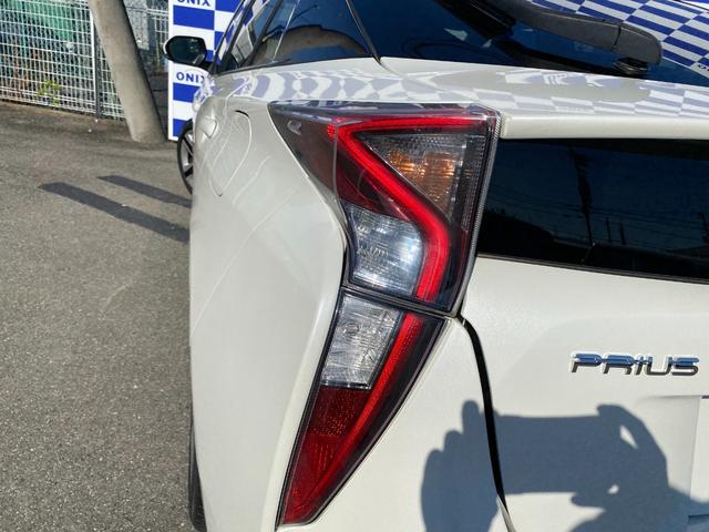 プリウス Ｓツーリングセレクション　衝突軽減／純正ナビ／フルセグ／Ｂカメラ／Ｂｌｕｅｔｏｏｔｈ／レーダークルーズコントロール／シートヒーター／ＬＥＤヘッドライト／フォグランプ／レザーシート／スマートキー／プッシュスタート／（17枚目）