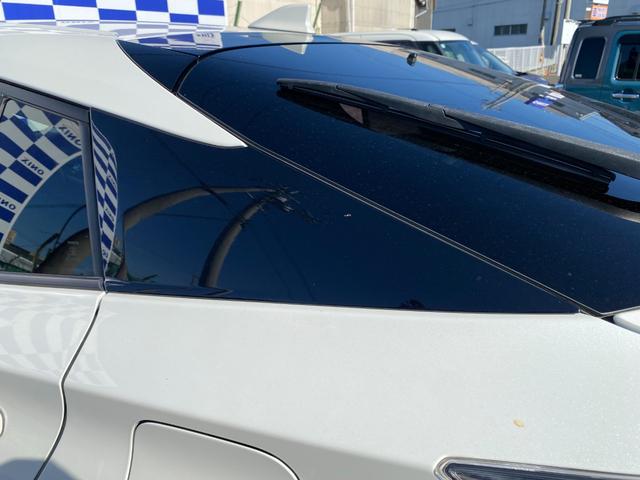 プリウス Ｓツーリングセレクション　衝突軽減／純正ナビ／フルセグ／Ｂカメラ／Ｂｌｕｅｔｏｏｔｈ／レーダークルーズコントロール／シートヒーター／ＬＥＤヘッドライト／フォグランプ／レザーシート／スマートキー／プッシュスタート／（19枚目）