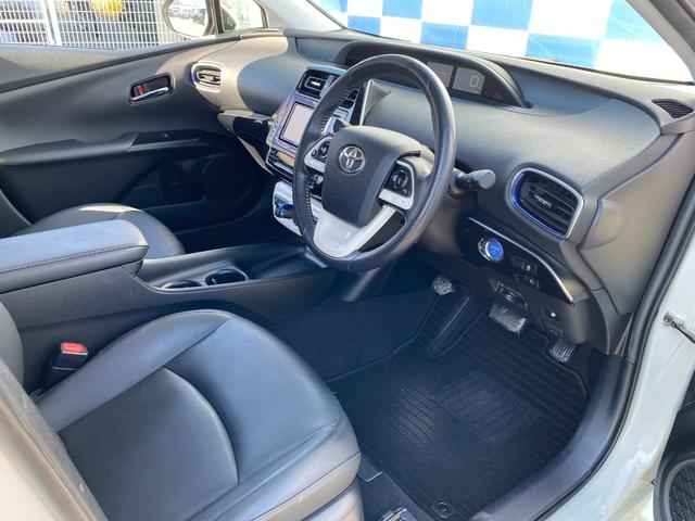 プリウス Ｓツーリングセレクション　衝突軽減／純正ナビ／フルセグ／Ｂカメラ／Ｂｌｕｅｔｏｏｔｈ／レーダークルーズコントロール／シートヒーター／ＬＥＤヘッドライト／フォグランプ／レザーシート／スマートキー／プッシュスタート／（24枚目）