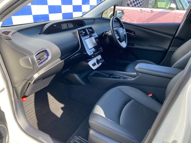 プリウス Ｓツーリングセレクション　衝突軽減／純正ナビ／フルセグ／Ｂカメラ／Ｂｌｕｅｔｏｏｔｈ／レーダークルーズコントロール／シートヒーター／ＬＥＤヘッドライト／フォグランプ／レザーシート／スマートキー／プッシュスタート／（25枚目）
