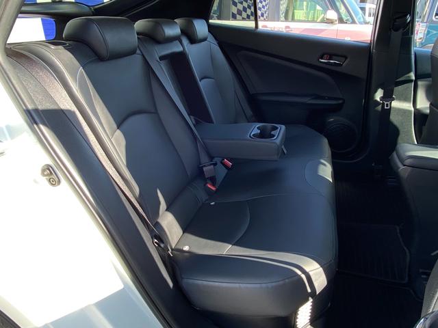 プリウス Ｓツーリングセレクション　衝突軽減／純正ナビ／フルセグ／Ｂカメラ／Ｂｌｕｅｔｏｏｔｈ／レーダークルーズコントロール／シートヒーター／ＬＥＤヘッドライト／フォグランプ／レザーシート／スマートキー／プッシュスタート／（30枚目）