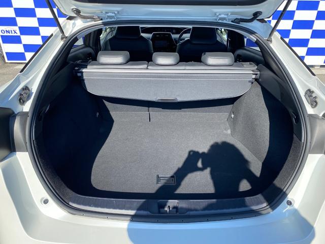 プリウス Ｓツーリングセレクション　衝突軽減／純正ナビ／フルセグ／Ｂカメラ／Ｂｌｕｅｔｏｏｔｈ／レーダークルーズコントロール／シートヒーター／ＬＥＤヘッドライト／フォグランプ／レザーシート／スマートキー／プッシュスタート／（32枚目）