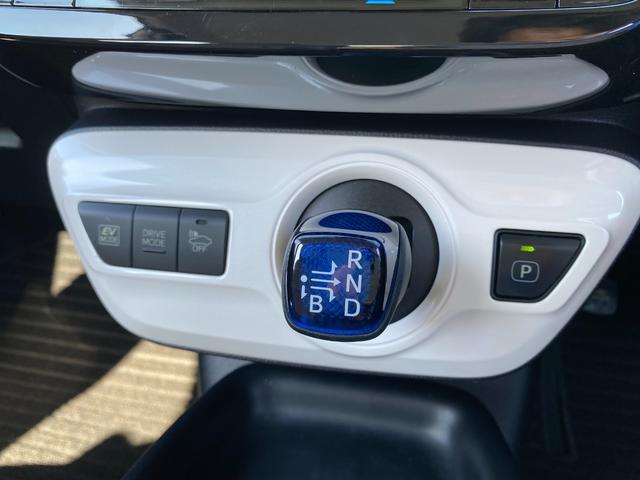プリウス Ｓツーリングセレクション　衝突軽減／純正ナビ／フルセグ／Ｂカメラ／Ｂｌｕｅｔｏｏｔｈ／レーダークルーズコントロール／シートヒーター／ＬＥＤヘッドライト／フォグランプ／レザーシート／スマートキー／プッシュスタート／（44枚目）