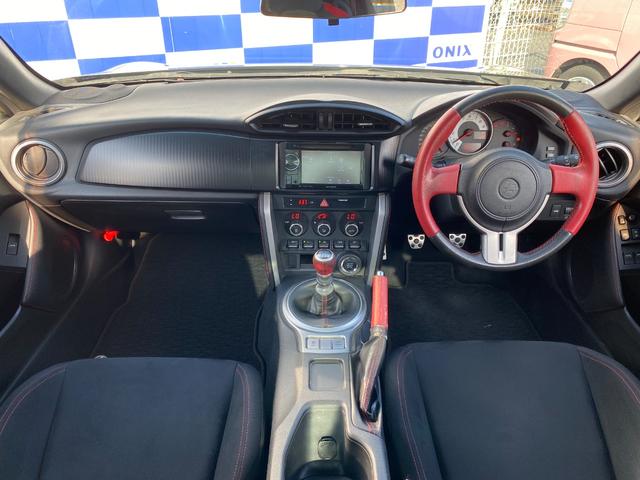 ８６ ＧＴ　６速ＭＴ車／スマートキー／プッシュスタート／ディスプレイオーディオ／ＨＩＤヘッドライト／フォグライト／純正アルミホイール／バッテリー新品／消耗品新品（3枚目）