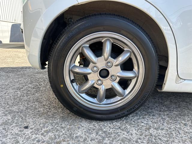 アルトラパン X ローダウン 車高調 リアアジャストラテラルロッド ミニライトホイール 社外エアークリーナー 10thアニバーサリーグリル フルセグナビ ウッドステアリング スマートキー 電動格納式ウインカーミラー(35枚目)